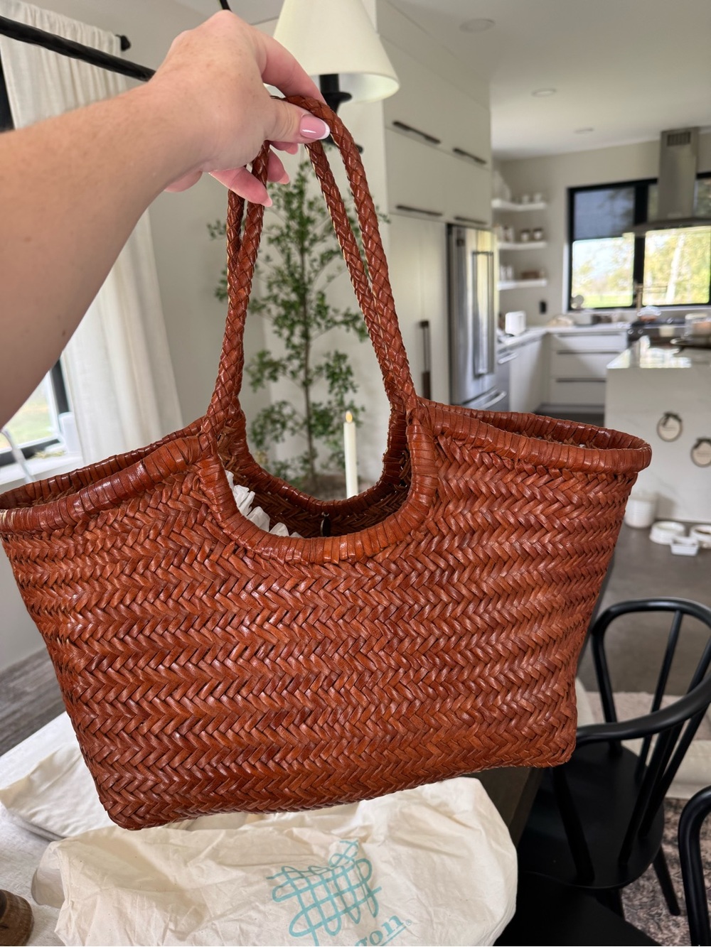 Nantucket Basket Big Bag in Tan
Dragon Diffusion